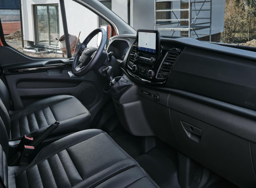 Интерьер Ford Transit Custom Trail 2020 года  (EU) (фото 15 из 20)